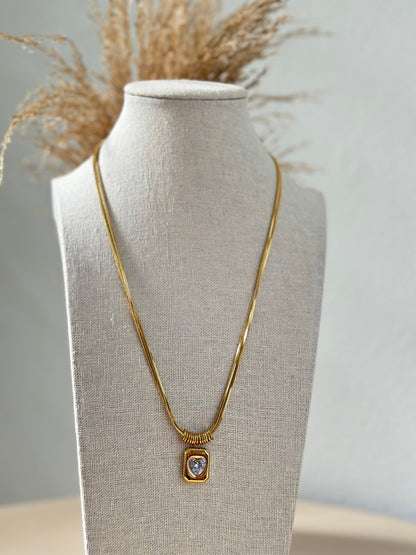 Alma Necklace